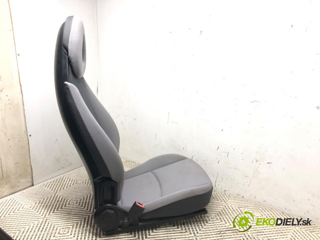 SMART FORTWO coupe 2004 37 kW 0.7 (450.330) 698 Sedadlo ľavy predný