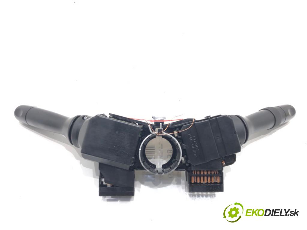 TOYOTA YARIS (_P9_) 2005 - 2014    1.0 VVT-i (KSP90_) 51 kW [69 KM] benzyna 2005 - 2011  Prepínač kombinovaný 17F144 (Prepínače, spínače, tlačidlá a ovládače kúrenia)