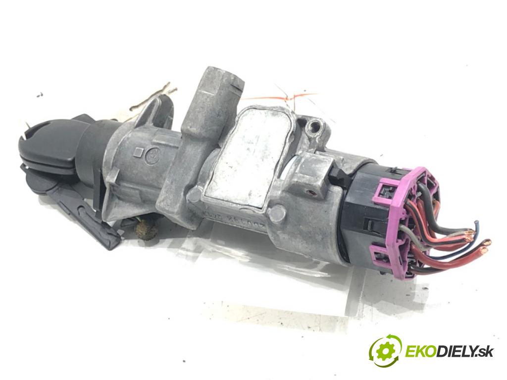 VW GOLF IV (1J1) 1997 - 2008    1.4 16V 55 kW [75 KM] benzyna 1997 - 2004  spinačka 4B0905851B (Spínacie skrinky a kľúče)