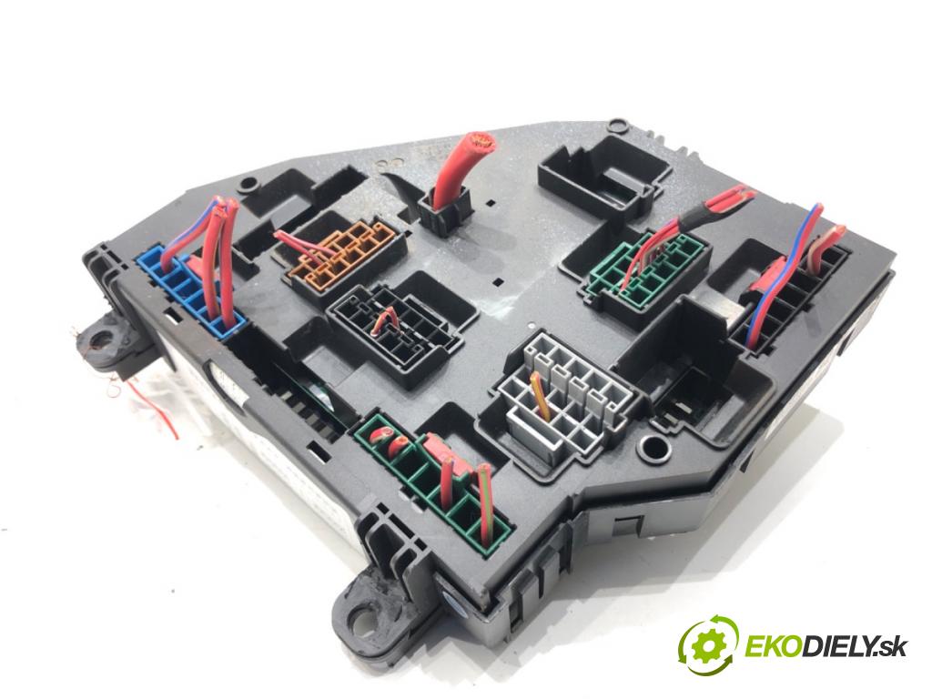 BMW X3 (F25) 2010 - 2017    xDrive 20 d 135 kW [184 KM] olej napędowy 2010 - 2014  skříňka poistková 9210860 (Pojistkové skříňky)
