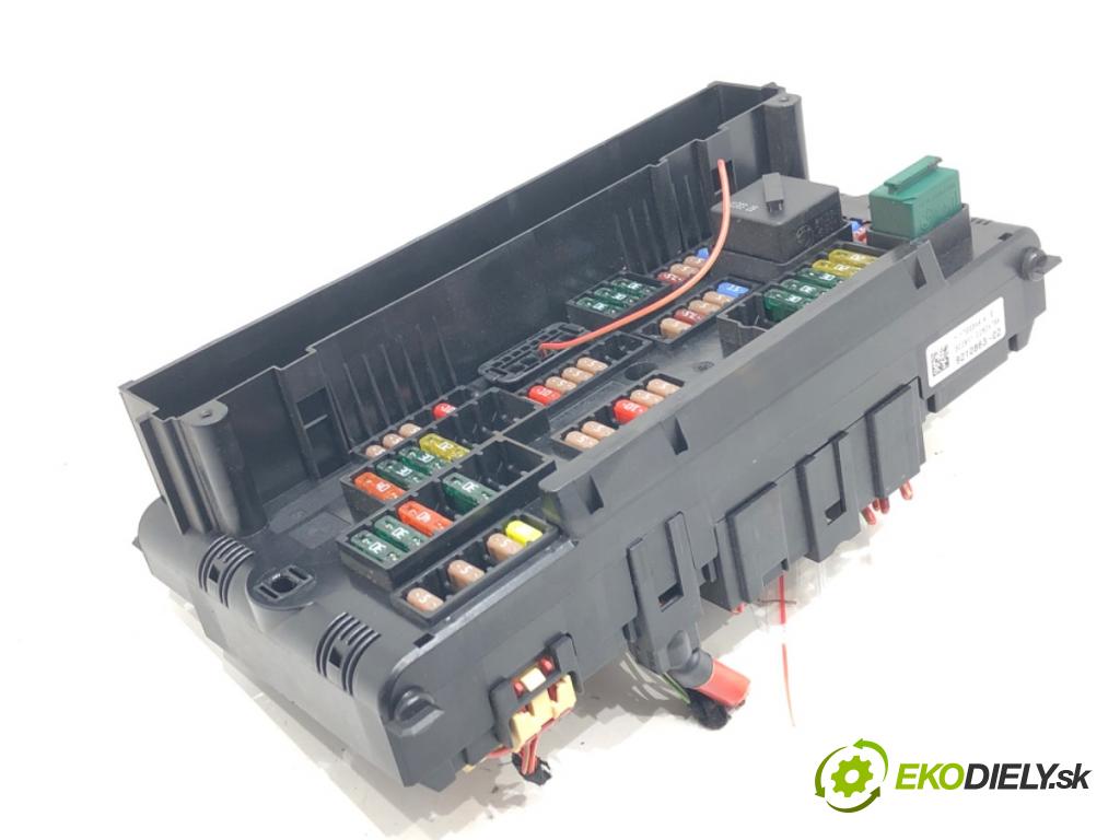 BMW X3 (F25) 2010 - 2017    xDrive 20 d 135 kW [184 KM] olej napędowy 2010 - 2014  skříňka poistková 9210863 (Pojistkové skříňky)