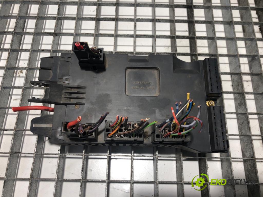 MERCEDES-BENZ SPRINTER 3-t Platforma / podwozie (B903) 1995 - 2012    313 CDI 95 kW [129 KM] olej napędowy 2000 - 2006  skříňka poistková A9015400350 (Pojistkové skříňky)