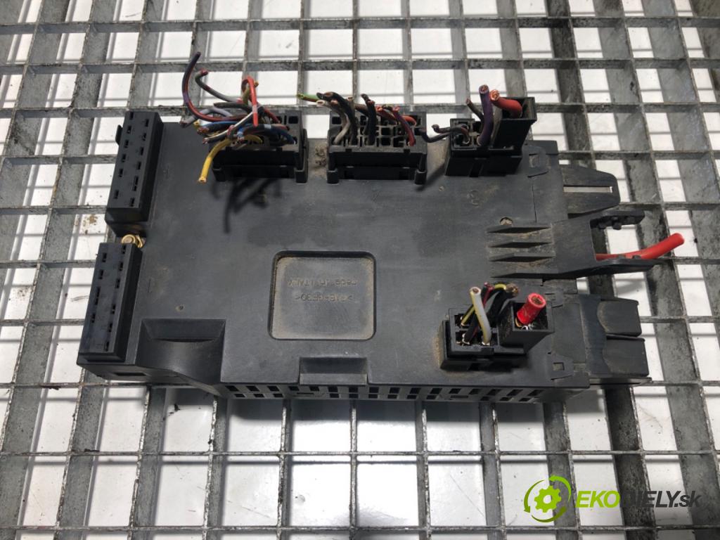 MERCEDES-BENZ SPRINTER 3-t Platforma / podwozie (B903) 1995 - 2012    313 CDI 95 kW [129 KM] olej napędowy 2000 - 2006  skříňka poistková A9015400350 (Pojistkové skříňky)