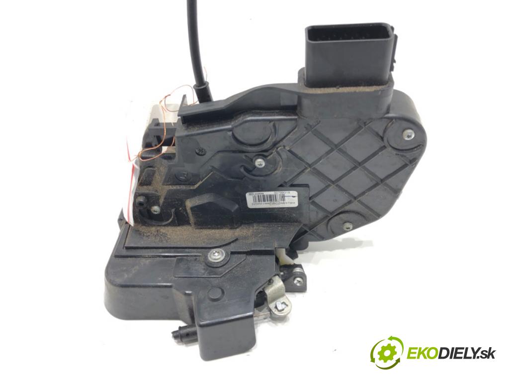 VOLVO V50 (545) 2003 - 2012    2.0 D 100 kW [136 KM] olej napędowy 2004 - 2010  zámok dveře pravý zadní část 30799318