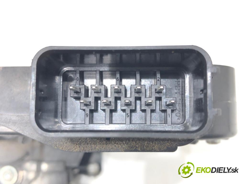 VOLVO V50 (545) 2003 - 2012    2.0 D 100 kW [136 KM] olej napędowy 2004 - 2010  zámok dveře pravý zadní část 30799318