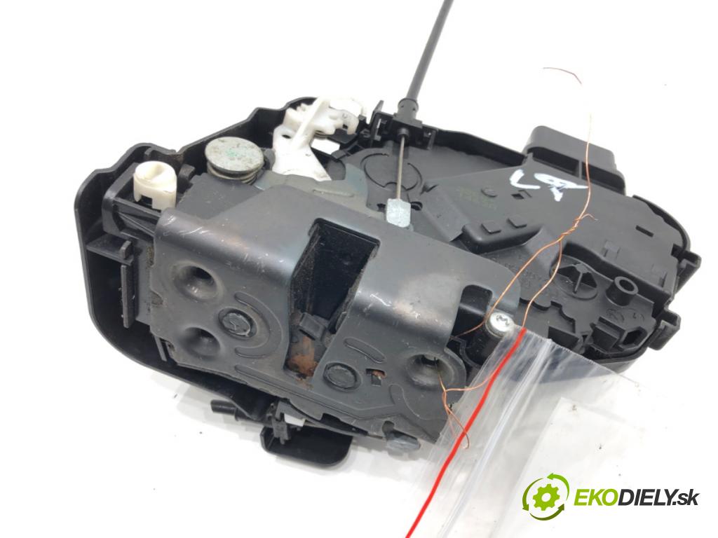 VOLVO V50 (545) 2003 - 2012    2.0 D 100 kW [136 KM] olej napędowy 2004 - 2010  zámok dveře levý zadní část 30799326