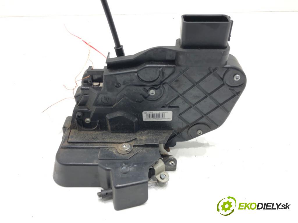 VOLVO V50 (545) 2003 - 2012    2.0 D 100 kW [136 KM] olej napędowy 2004 - 2010  zámok dveře pravý přední část 30799303