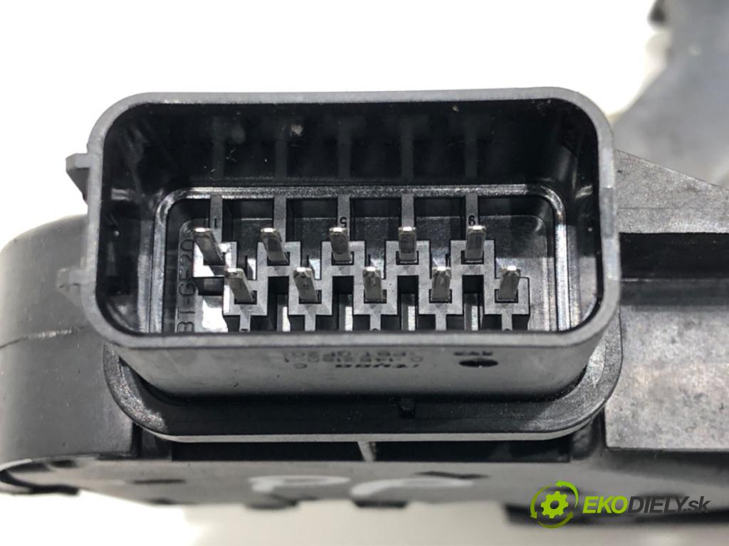 VOLVO V50 (545) 2003 - 2012    2.0 D 100 kW [136 KM] olej napędowy 2004 - 2010  zámok dveře pravý přední část 30799303