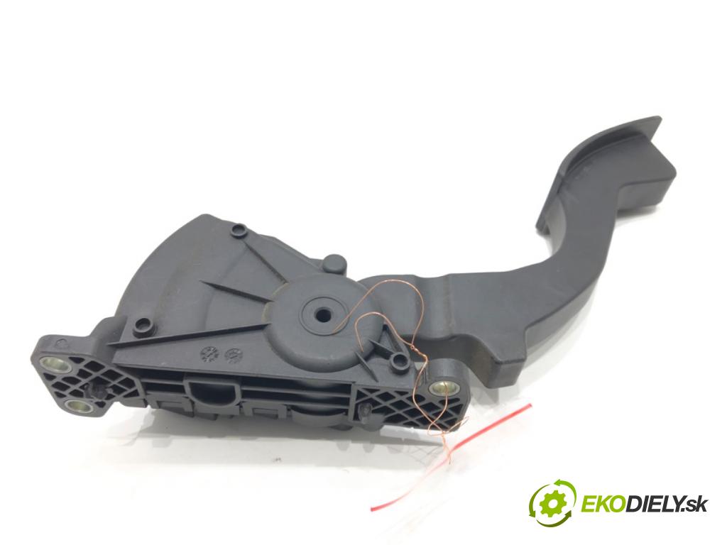 VOLVO V50 (545) 2003 - 2012    2.0 D 100 kW [136 KM] olej napędowy 2004 - 2010  Potenciometer plynu 4M51-9F836-AK (Pedále)