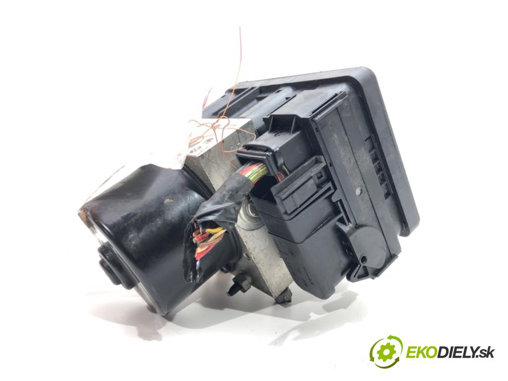 VOLVO V50 (545) 2003 - 2012    2.0 D 100 kW [136 KM] olej napędowy 2004 - 2010  Pumpa ABS 30794728 (Pumpy ABS)