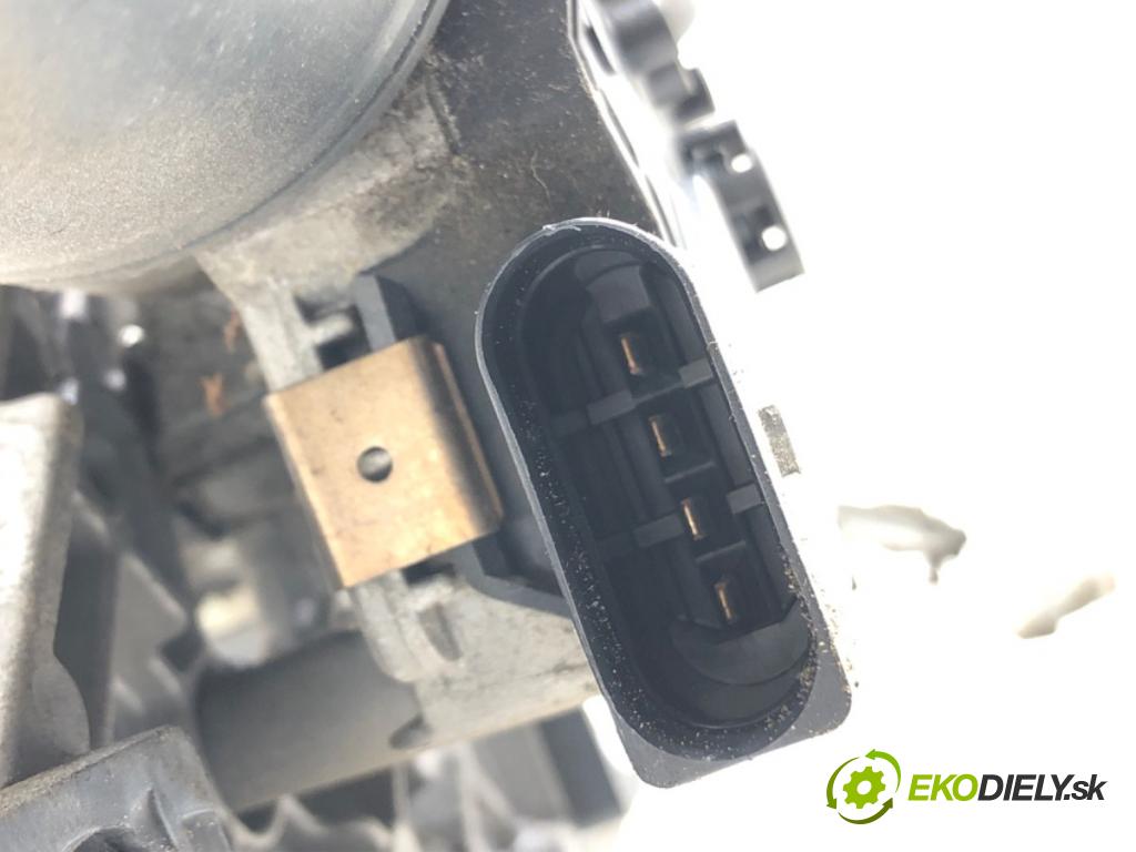 VOLVO V50 (545) 2003 - 2012    2.0 D 100 kW [136 KM] olej napędowy 2004 - 2010  Mechanizmus stieračov predný  (Motorčeky stieračov predné)