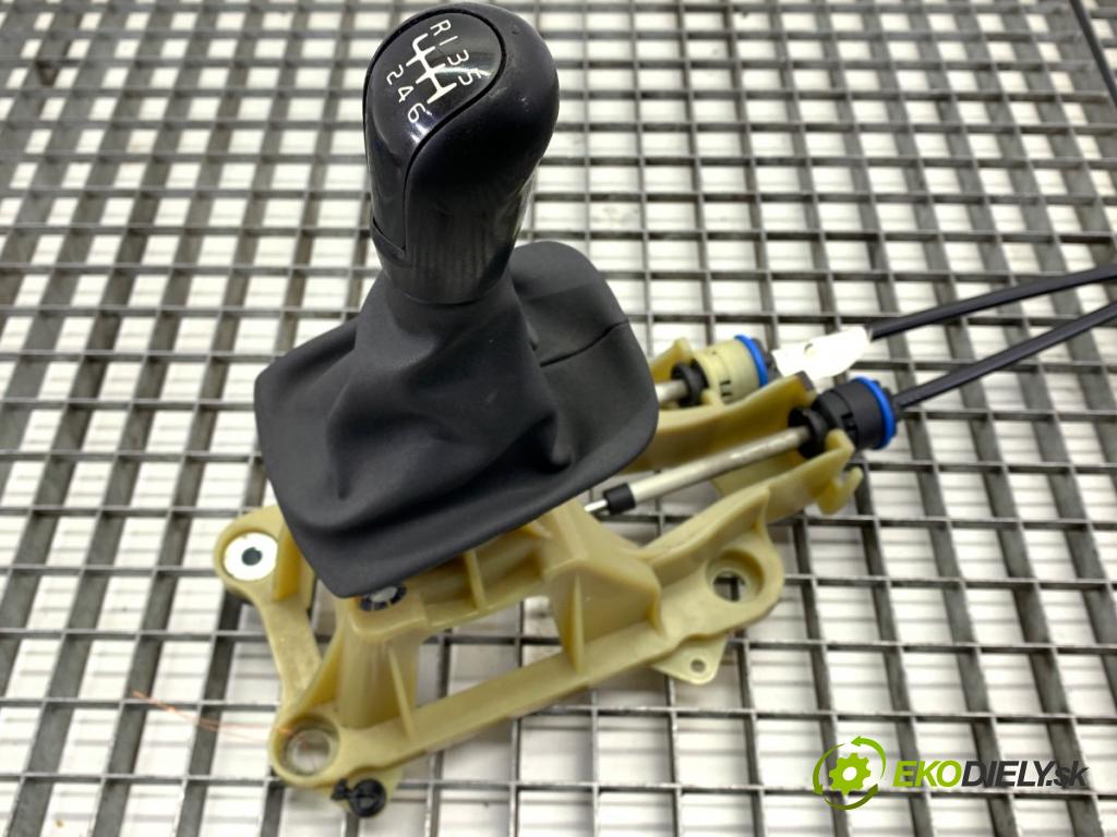 VOLVO V50 (545) 2003 - 2012    2.0 D 100 kW [136 KM] olej napędowy 2004 - 2010  Kulisa 30759589 (Rýchlostné páky / kulisy)