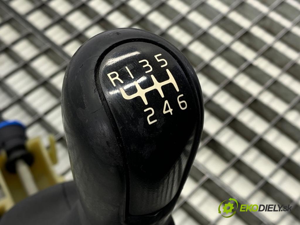 VOLVO V50 (545) 2003 - 2012    2.0 D 100 kW [136 KM] olej napędowy 2004 - 2010  Kulisa 30759589 (Rýchlostné páky / kulisy)