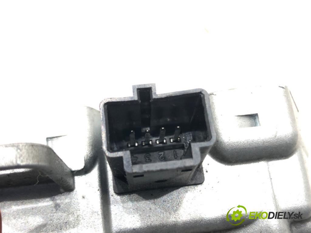 VOLVO V50 (545) 2003 - 2012    2.0 D 100 kW [136 KM] olej napędowy 2004 - 2010  blokáda volantu P31202262 (Ostatné)