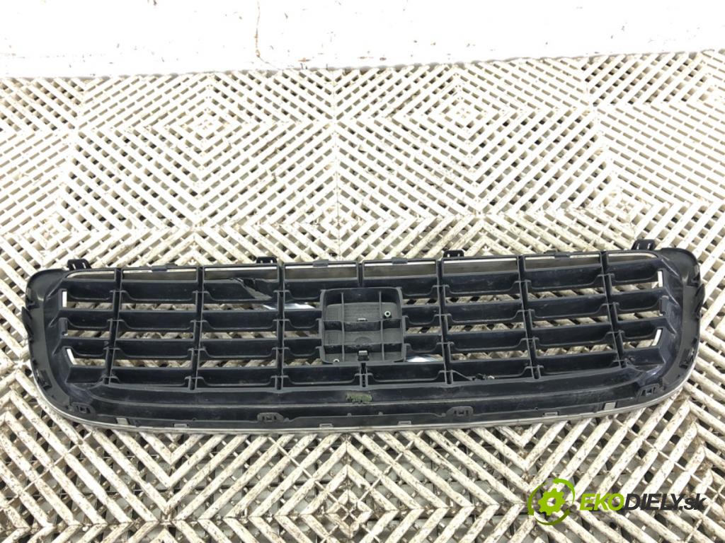 VOLVO V50 (545) 2003 - 2012    2.0 D 100 kW [136 KM] olej napędowy 2004 - 2010  mřížka maska 30744915 (Mřížky (masky) chladičů)