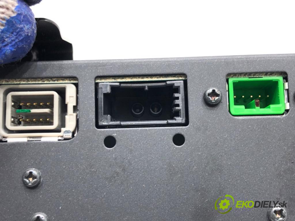 VOLVO V50 (545) 2003 - 2012    2.0 D 100 kW [136 KM] olej napędowy 2004 - 2010  čítač navigácie 31337201 (Ostatné)