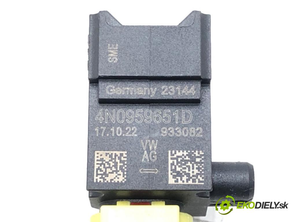 AUDI A6 C8 Avant (4A5) 2018 - 2022    40 TDI Mild Hybrid quattro 150 kW [204 KM] Hybryda silnik Diesla / elektryczny 2018 - 2022  Snímač nárazu 4N0959651D (Snímače nárazu)