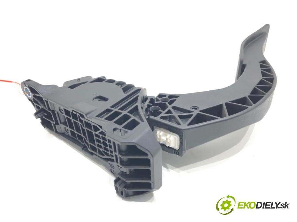 AUDI A6 C8 Avant (4A5) 2018 - 2022    40 TDI Mild Hybrid quattro 150 kW [204 KM] Hybryda silnik Diesla / elektryczny 2018 - 2022  Potenciometer plynu 8W1723523A (Pedále)