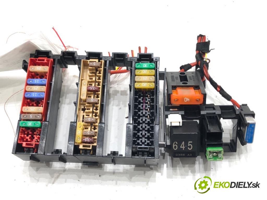 AUDI A6 C8 Avant (4A5) 2018 - 2022    40 TDI Mild Hybrid quattro 150 kW [204 KM] Hybryda silnik Diesla / elektryczny 2018 - 2022  skříňka poistková 8A0937530 (Pojistkové skříňky)