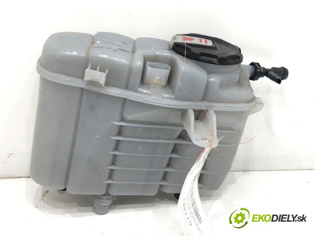 AUDI A6 C8 Avant (4A5) 2018 - 2022    40 TDI Mild Hybrid quattro 150 kW [204 KM] Hybryda silnik Diesla / elektryczny 2018 - 2022  Nádržka vyrovnávacia (kvapaliny) chladiaceho 4K0121405AB