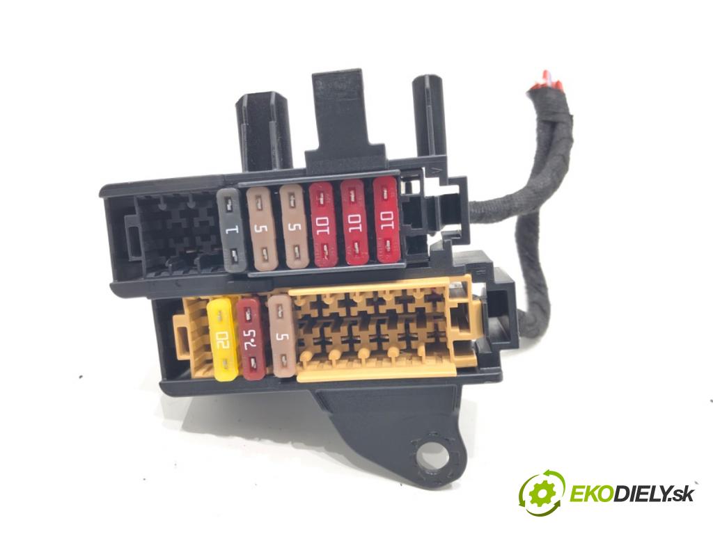 AUDI A6 C8 Avant (4A5) 2018 - 2022    40 TDI Mild Hybrid quattro 150 kW [204 KM] Hybryda silnik Diesla / elektryczny 2018 - 2022  skříňka poistková 4K0971845B (Pojistkové skříňky)