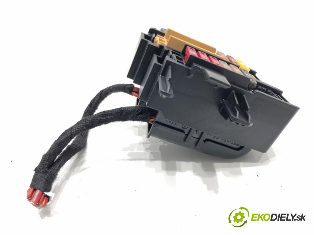 AUDI A6 C8 Avant (4A5) 2018 - 2022    40 TDI Mild Hybrid quattro 150 kW [204 KM] Hybryda silnik Diesla / elektryczny 2018 - 2022  skříňka poistková 4K0971845B (Pojistkové skříňky)