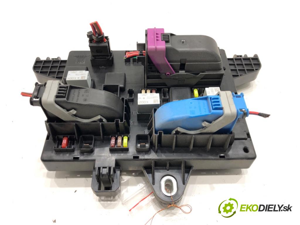 OPEL ZAFIRA TOURER C (P12) 2011 - 2022    2.0 CDTi (75) 121 kW [165 KM] olej napędowy 2011 - 2022  modul BSI 13368653 (Pojistkové skříňky)