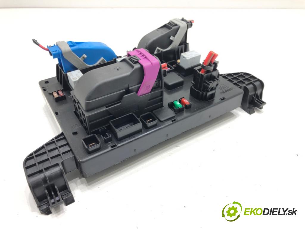 OPEL ZAFIRA TOURER C (P12) 2011 - 2022    2.0 CDTi (75) 121 kW [165 KM] olej napędowy 2011 - 2022  modul BSI 13368653 (Pojistkové skříňky)