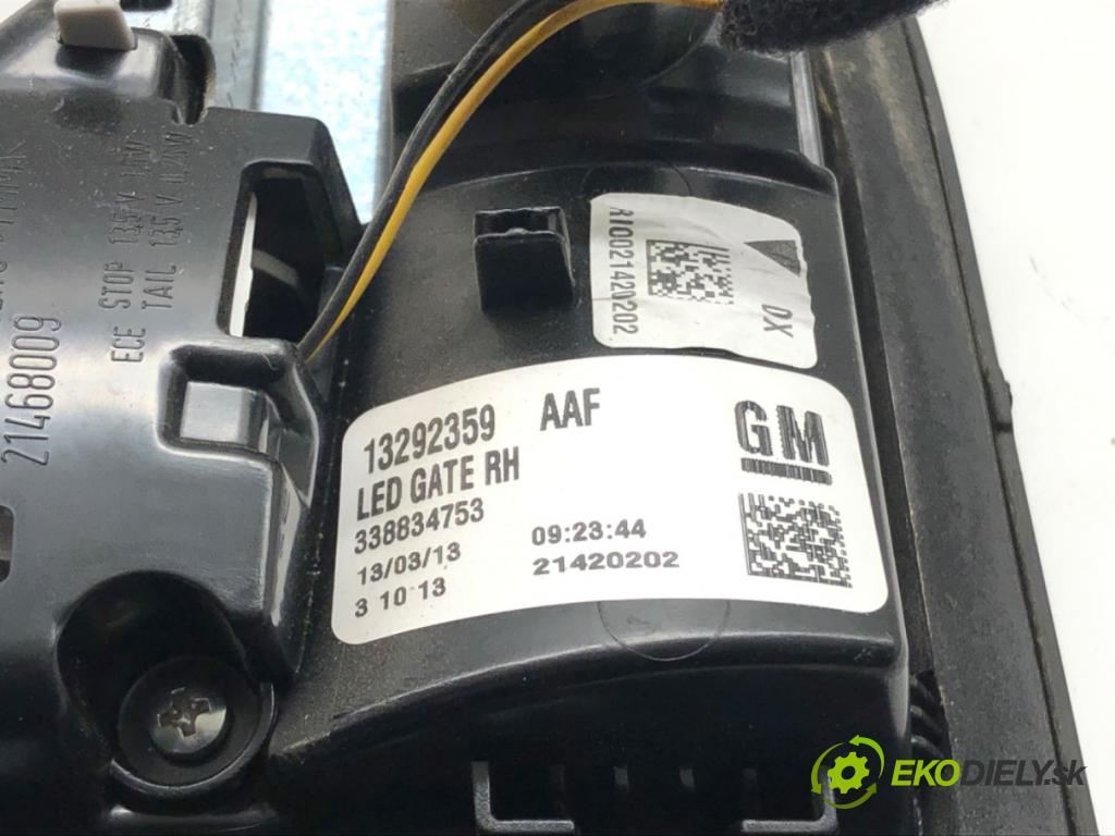 OPEL ZAFIRA C nadwozie wielkoprzestrzenne (MPV) 2013 121 kW 2.0 CDTi (75) 1956 Svetlo zad pravá vnútorná 13292359 (Kľučka dverí ostatné)