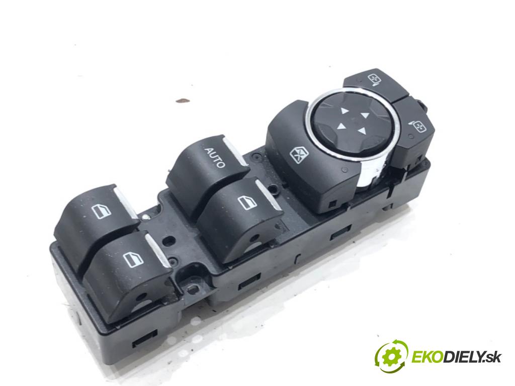 FORD ECOSPORT 2011 - 2022    1.0 EcoBoost 92 kW [125 KM] benzyna 2013 - 2022  Prepínač okien GN15-14A132-MA (Prepínače, spínače, tlačidlá a ovládače kúrenia)