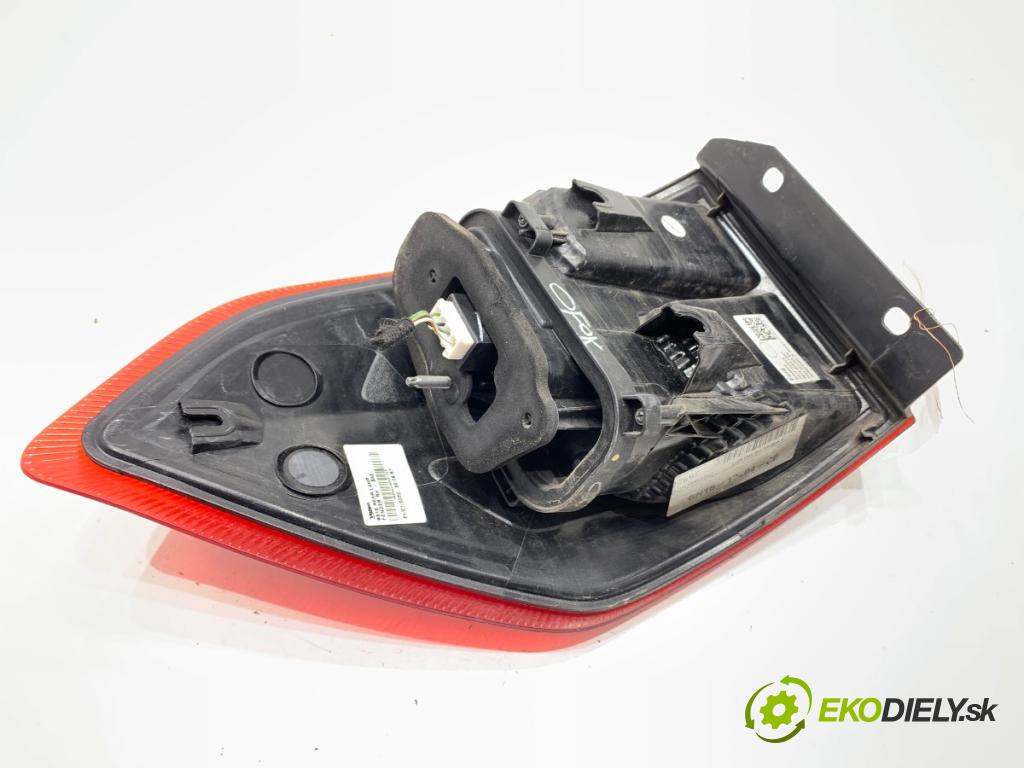 FORD ECOSPORT 2011 - 2022    1.0 EcoBoost 92 kW [125 KM] benzyna 2013 - 2022  světlo pravý zadní část GN1513404CE