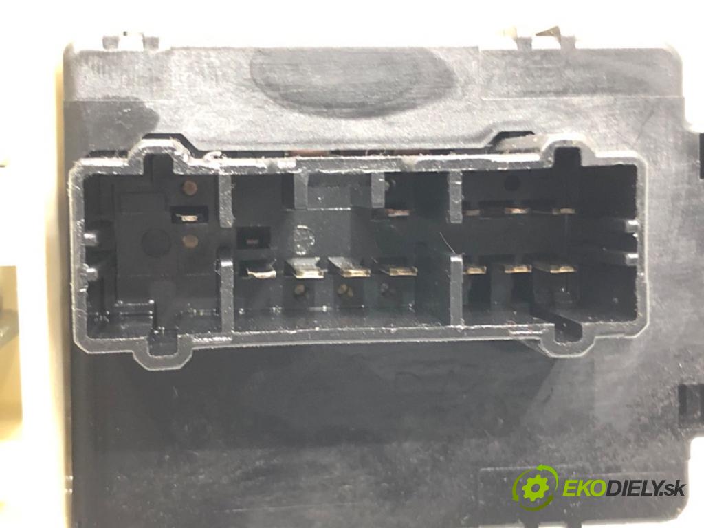 HONDA FR-V nadwozie wielkoprzestrzenne (MPV) 2006 92 kW 1.7 (BE1) 1668 přepínač kombinovaný  (Páčky pod volantem)