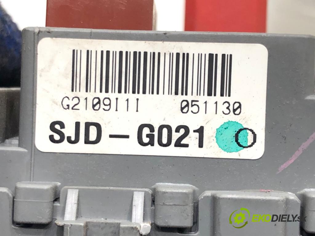 HONDA FR-V (BE) 2004 - 2022    1.7 (BE1) 92 kW [125 KM] benzyna 2004 - 2022  skříňka poistková 38650-SJD-G01 (Pojistkové skříňky)