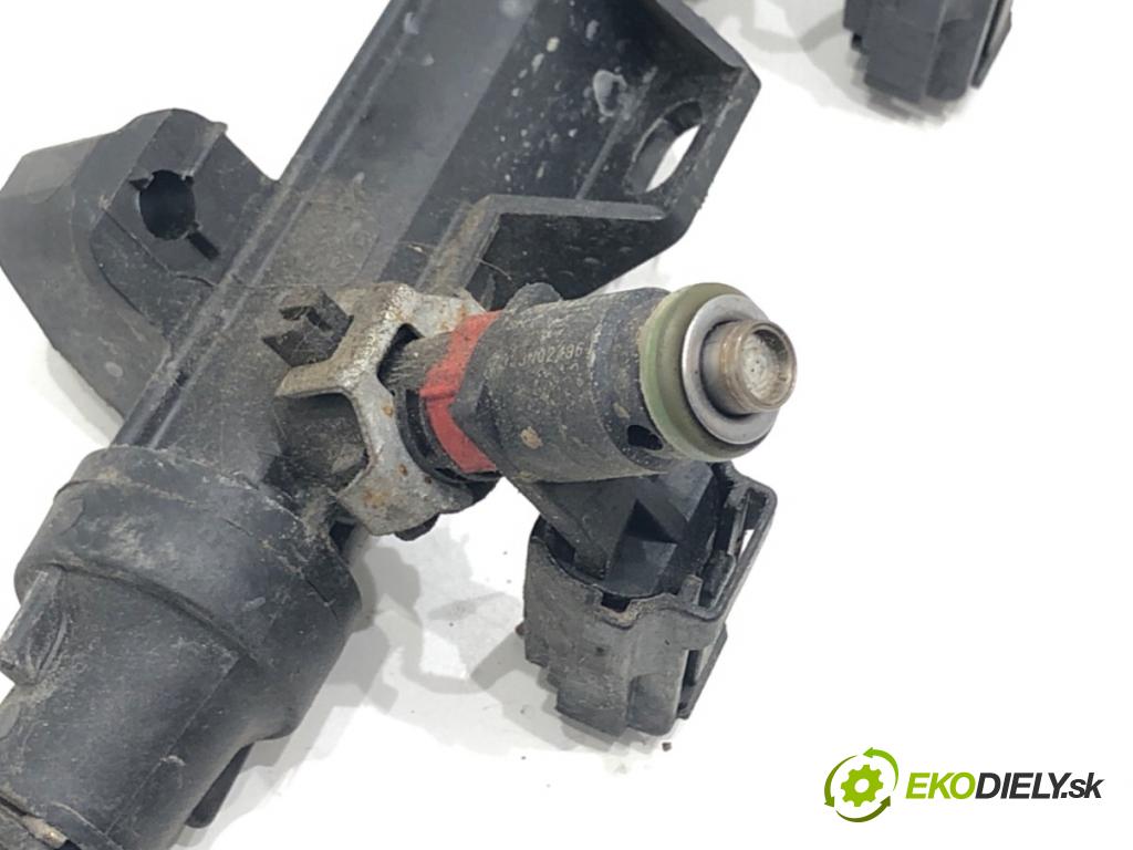 VW POLO (9N_, 9A_) 2001 - 2014    1.2 12V 51 kW [69 KM] benzyna 2007 - 2009  Lišta vstrekovacia 03E133320A (Vstrekovacie lišty)