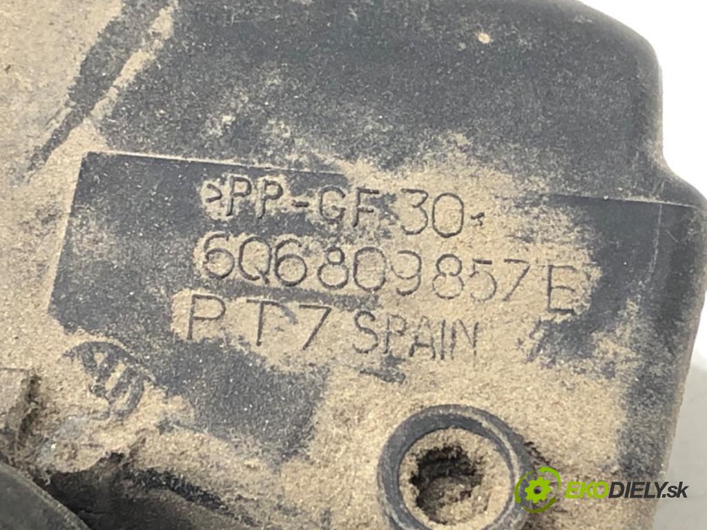 VW POLO (9N_, 9A_) 2001 - 2014    1.2 12V 51 kW [69 KM] benzyna 2007 - 2009  Dvierka nádrže paliva  (Ostatné)