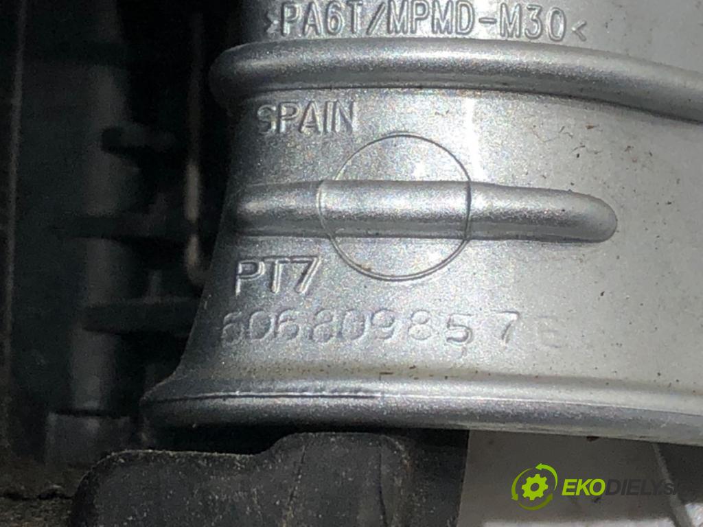 VW POLO (9N_, 9A_) 2001 - 2014    1.2 12V 51 kW [69 KM] benzyna 2007 - 2009  Dvierka nádrže paliva  (Ostatné)