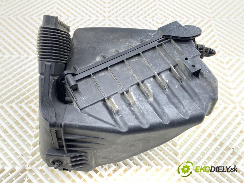 AUDI A4 B6 Avant (8E5) 2000 - 2005    2.0 96 kW [130 KM] benzyna 2001 - 2004  Obal filtra vzduchu 06B133835BD (Obaly filtrov vzduchu)