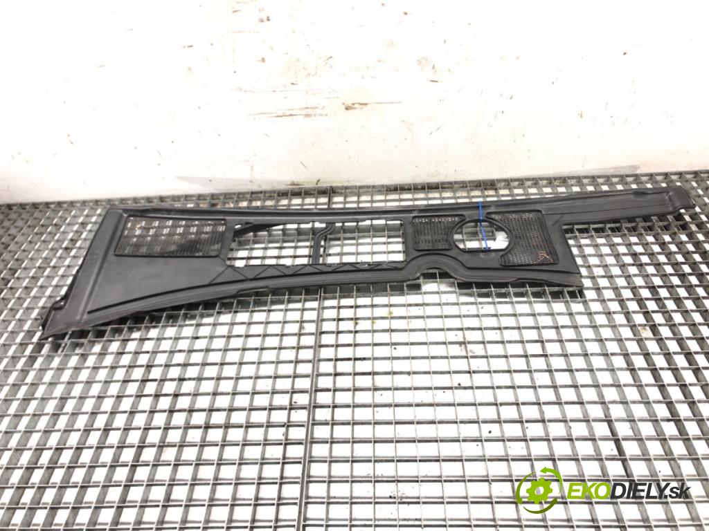 AUDI A4 B6 Avant (8E5) 2000 - 2005    2.0 96 kW [130 KM] benzyna 2001 - 2004  Torpédo, plast pod čelné okno 8E1819417B (Torpéda)