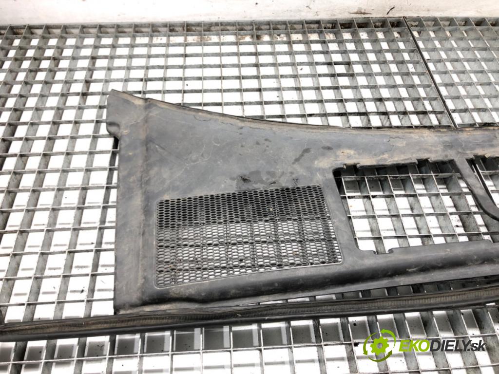 AUDI A4 B6 Avant (8E5) 2000 - 2005    2.0 96 kW [130 KM] benzyna 2001 - 2004  Torpédo, plast pod čelné okno 8E1819417B (Torpéda)