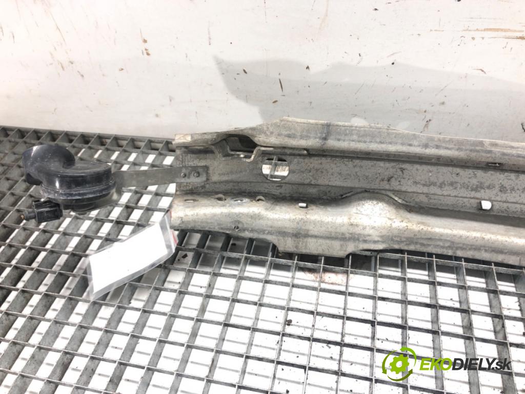 AUDI A4 B6 Avant (8E5) 2000 - 2005    2.0 96 kW [130 KM] benzyna 2001 - 2004  výztuha nárazníka přední část  (Výztuhy přední)