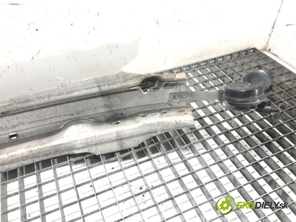 AUDI A4 B6 Avant (8E5) 2000 - 2005    2.0 96 kW [130 KM] benzyna 2001 - 2004  výztuha nárazníka přední část  (Výztuhy přední)