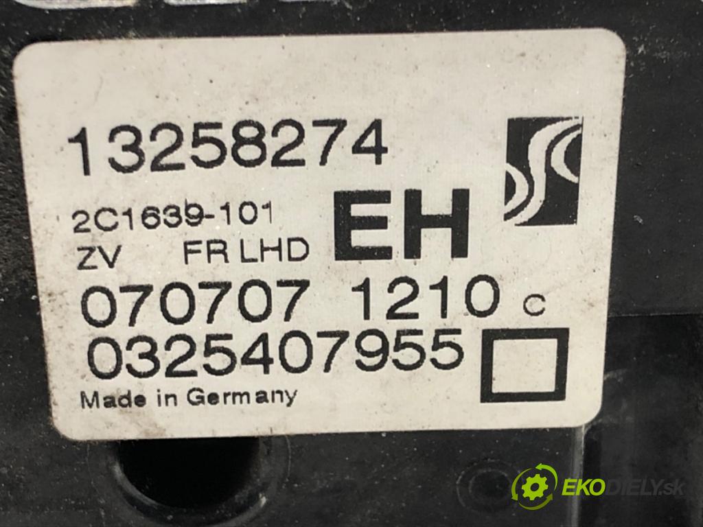 OPEL CORSA D (S07) 2006 - 2014    1.3 CDTI (L08, L68) 55 kW [75 KM] olej napędowy 2006 - 2014  zámok dveře pravý přední část 13258274