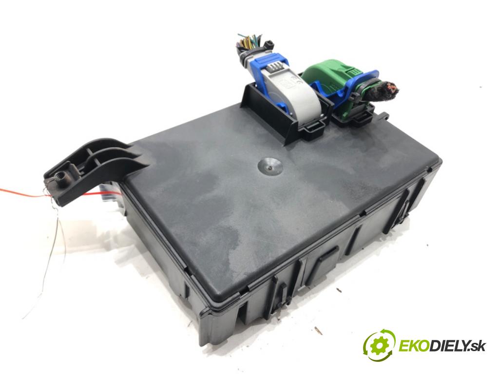 OPEL CORSA D (S07) 2006 - 2014    1.3 CDTI (L08, L68) 55 kW [75 KM] olej napędowy 2006 - 2014  modul BSI 13142241 (Pojistkové skříňky)