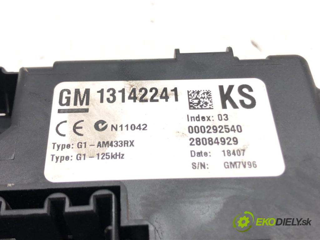 OPEL CORSA D (S07) 2006 - 2014    1.3 CDTI (L08, L68) 55 kW [75 KM] olej napędowy 2006 - 2014  modul BSI 13142241 (Pojistkové skříňky)