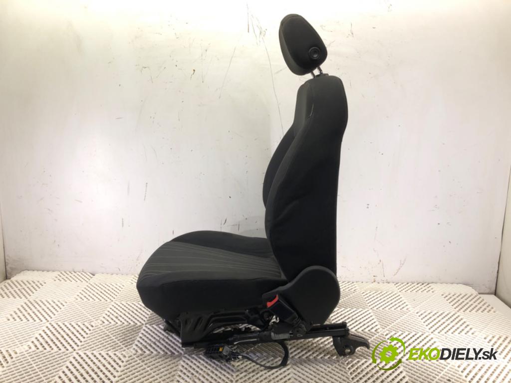 OPEL CORSA D (S07) 2006 - 2014    1.3 CDTI (L08, L68) 55 kW [75 KM] olej napędowy 2006 - 2014  Sedadlo pravy predný