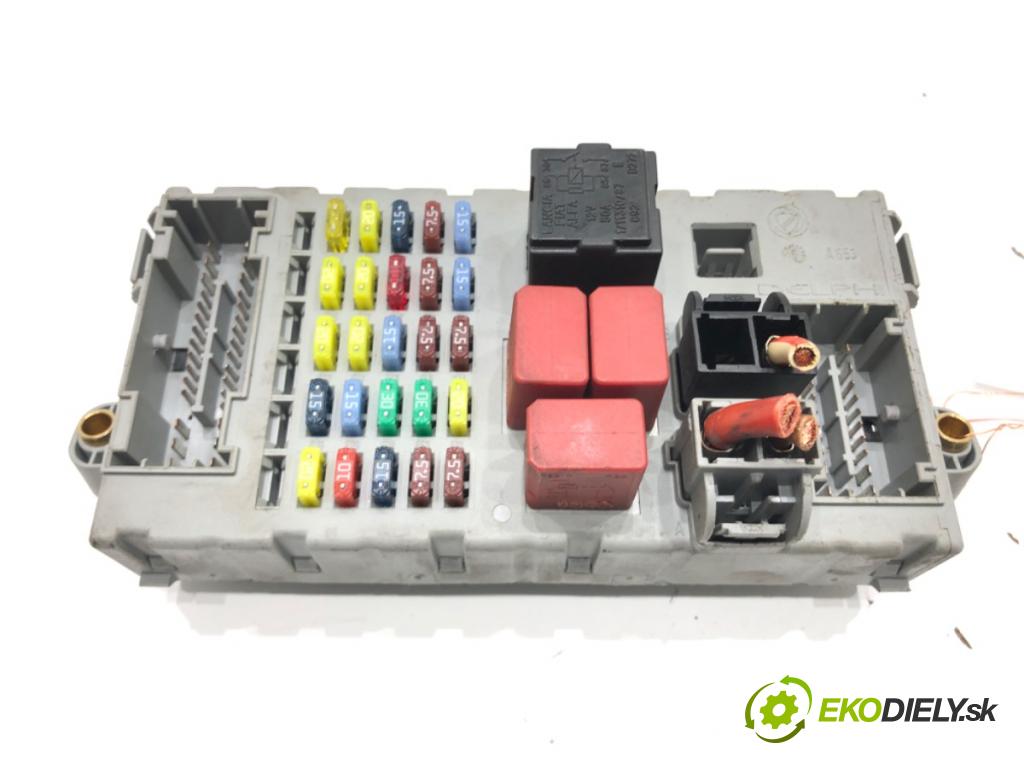 FIAT CROMA (194_) 2005 - 2022    1.9 D Multijet (194AXC1B, 194AXC12) 110 kW [150 KM] olej napędowy 2005 - 2011  skříňka poistková 46846745 (Pojistkové skříňky)