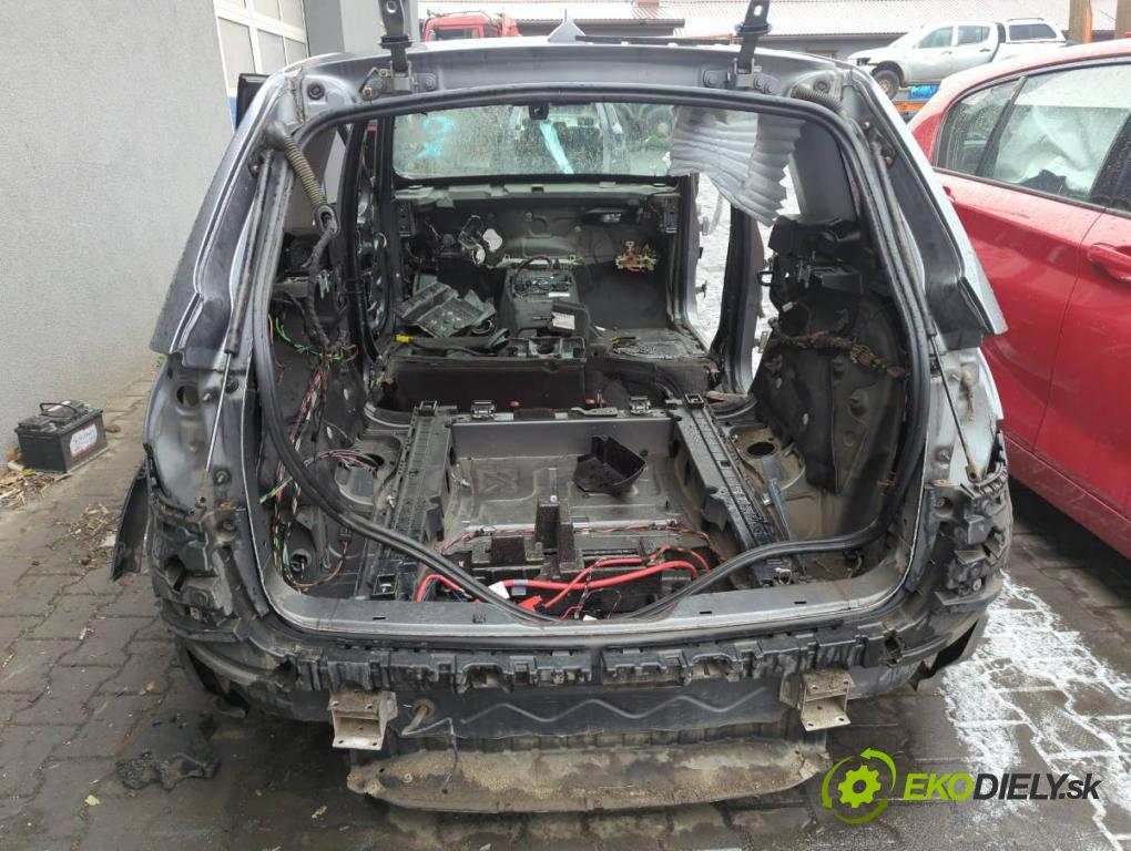 BMW X3 (F25) 2010 - 2017    xDrive 20 d 135 kW [184 KM] olej napędowy 2010 - 2014  KAROSERIA ČTVRŤÁK blatník zadní část levý pravý práh střecha PODŁUŻNICA pravý