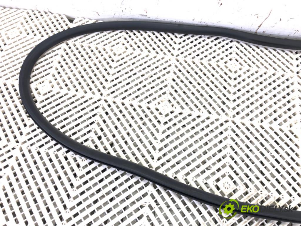 PEUGEOT 508 SW I (8E_) 2010 - 2018    2.0 HDi 103 kW [140 KM] olej napędowy 2010 - 2018  těsnění dveře zadní část pravá  (Ostatní)