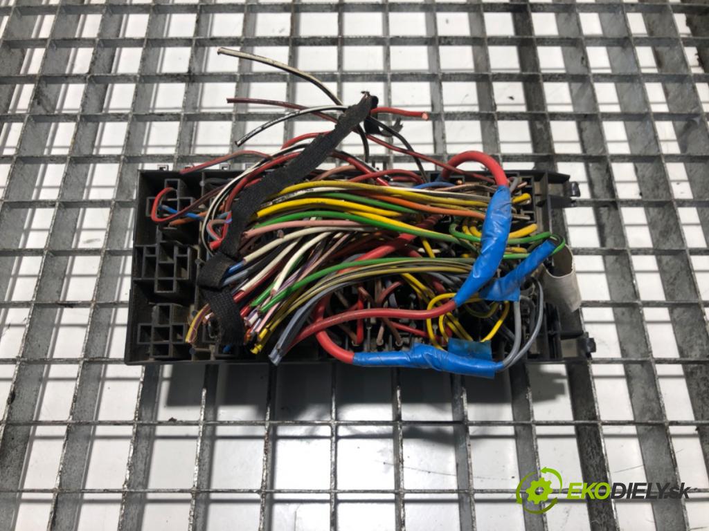 DAEWOO LUBLIN II Autobus 1997 - 2022    2.4 TD 64 kW [87 KM] olej napędowy 1997 - 1999  skříňka poistková  (Pojistkové skříňky)