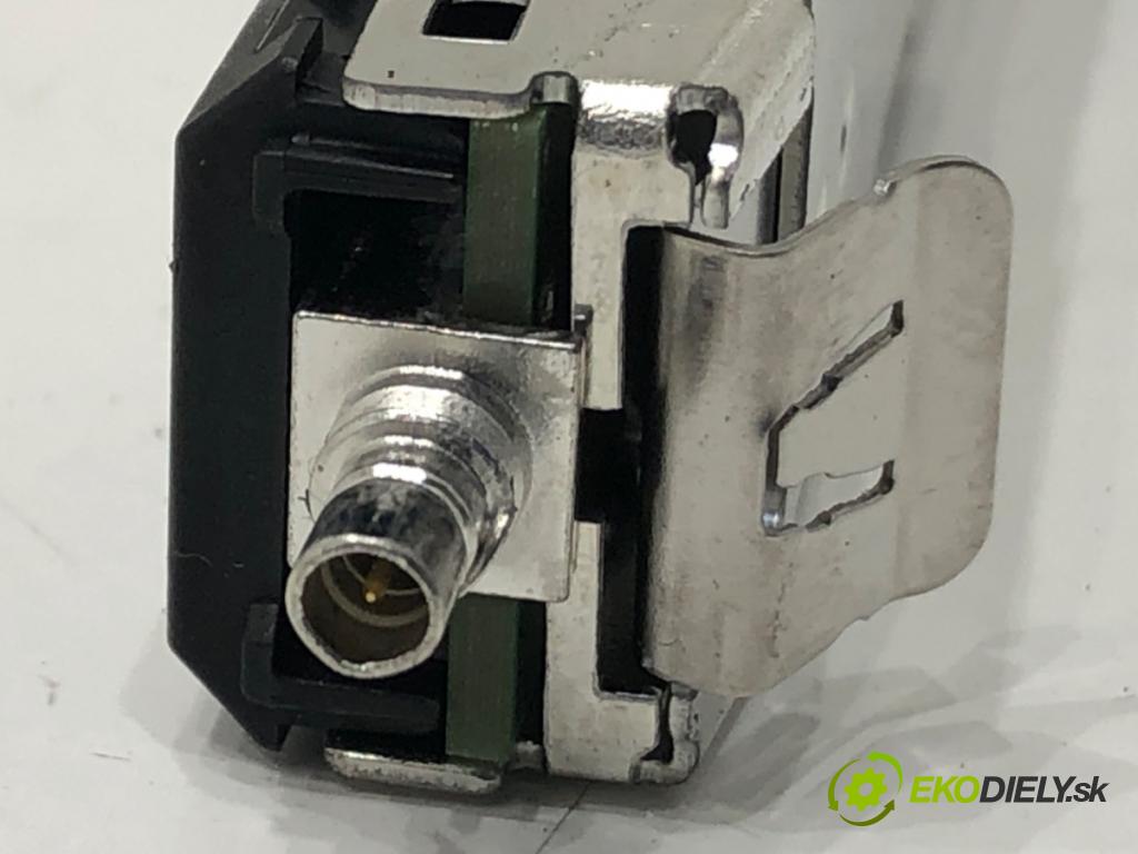 AUDI A6 C8 Avant (4A5) 2018 - 2022    40 TDI Mild Hybrid quattro 150 kW [204 KM] Hybryda silnik Diesla / elektryczny 2018 - 2022  Zosilňovač Antenní: 4K9035225B (Zosilňovače)